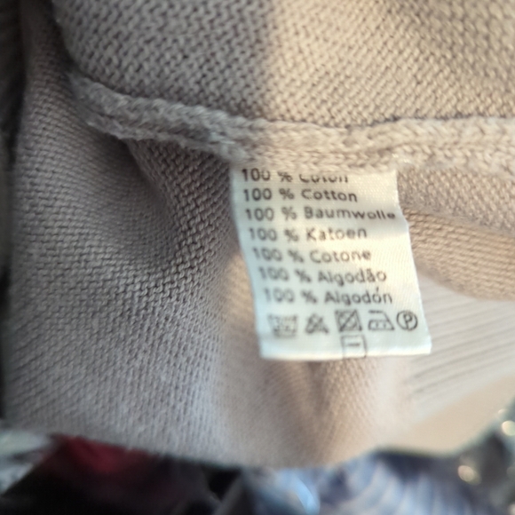 Lacoste Men's Cream V-Neck Sweater with Contrast Stripe Trim - Picture 6 of 7